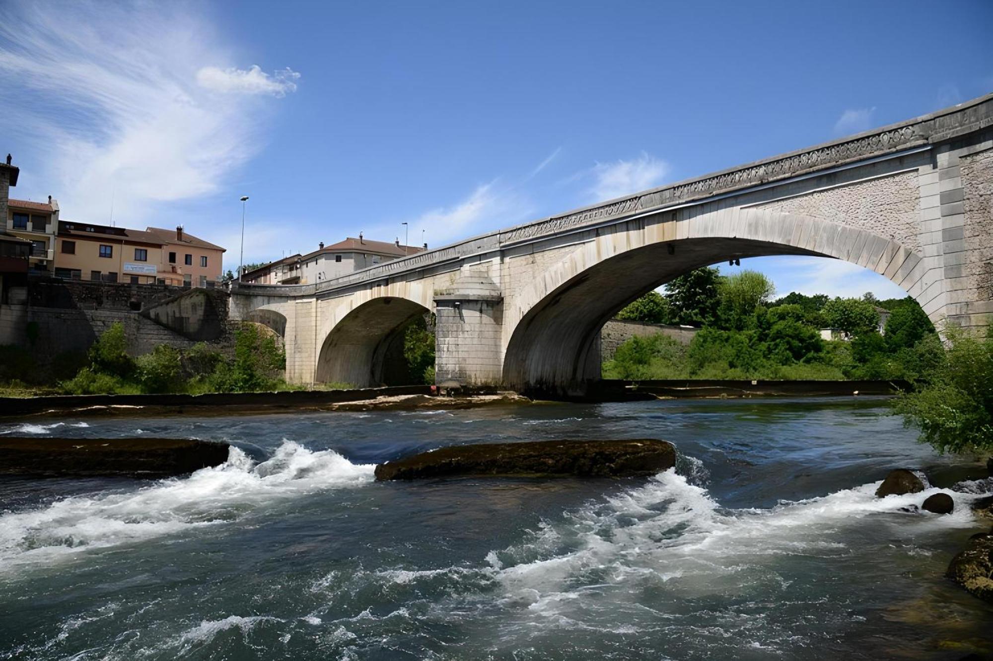 Gite L Ainstant A 2 Pas De La Riviere, Proche Cnpe Et A42 Neuville-sur-Ain Esterno foto